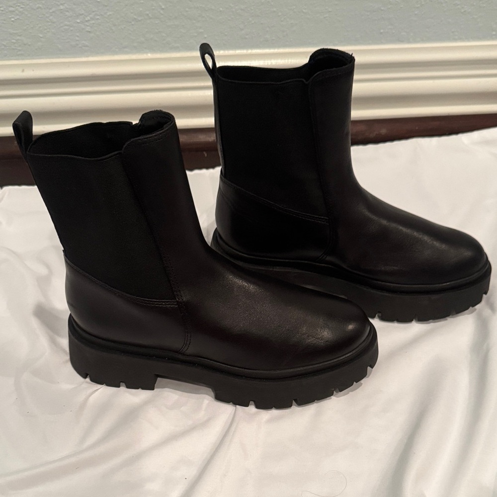 SCHUTZ Black Leather Ankle Booties